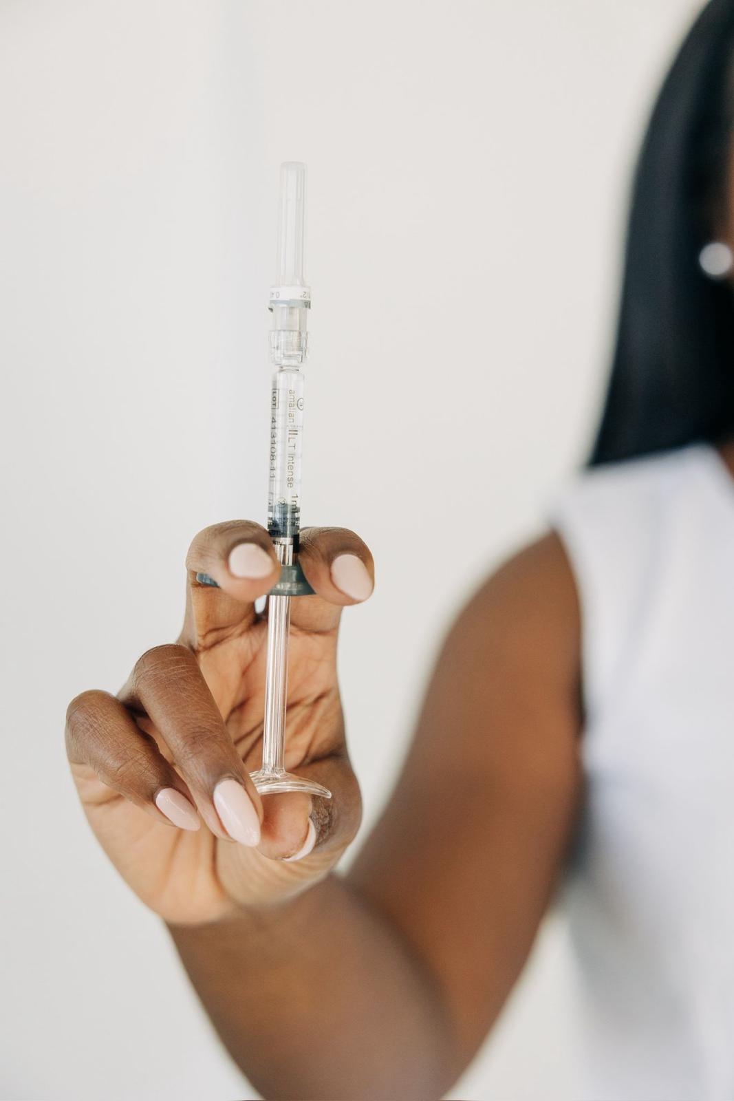 Dermal fillers injector
